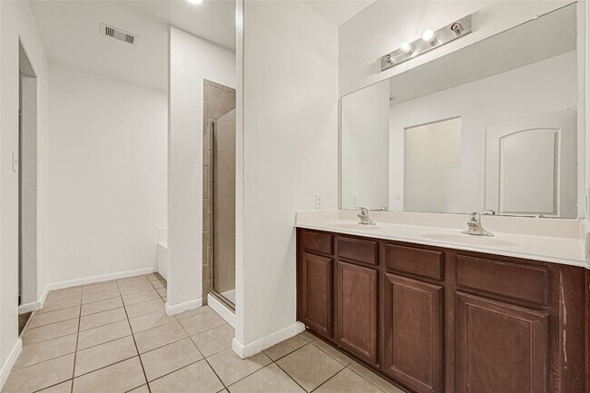 Building Photo - 8843 Leclaire Meadow Dr