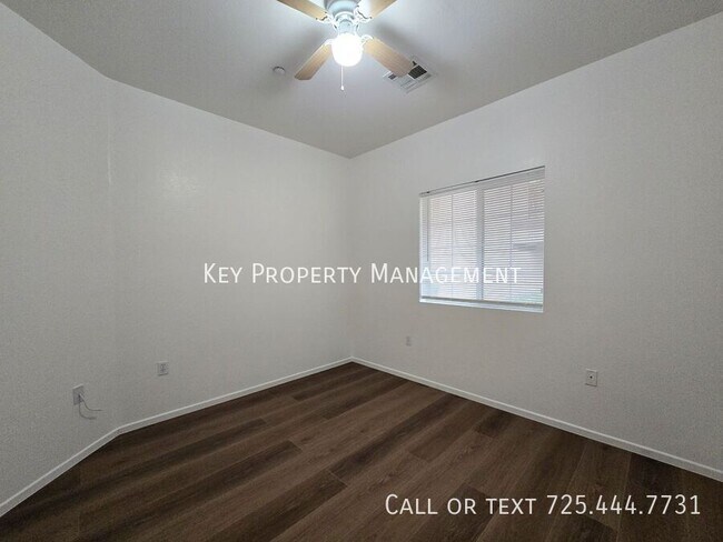 Building Photo - 5950 Barbosa Dr