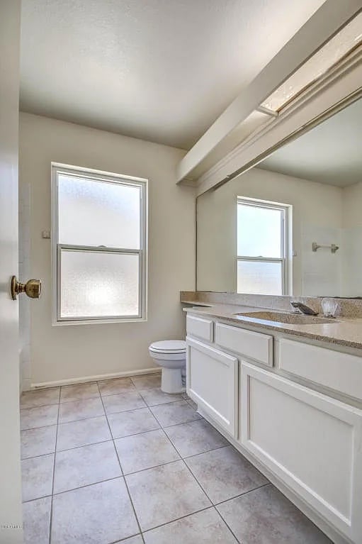 Building Photo - 1549 E Drake Dr