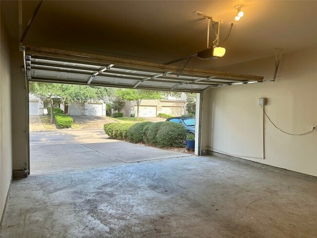 Building Photo - 13559 Fawn Lily Dr