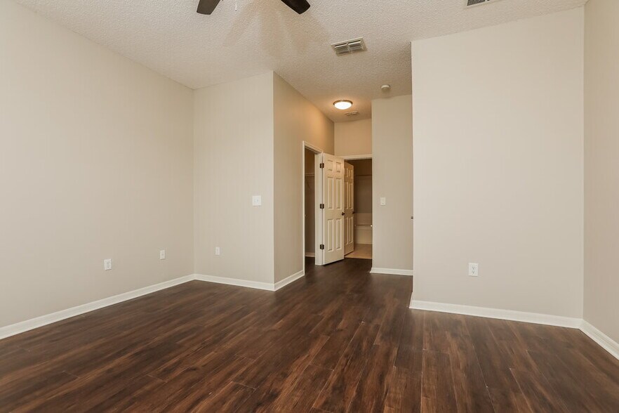 Building Photo - 233 Bluff Pass Dr
