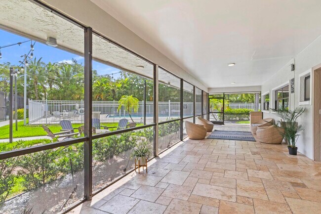 Building Photo - 711 Forest Club Dr