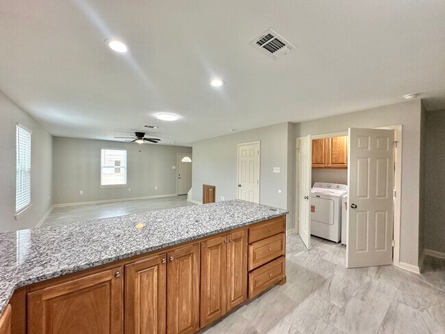 Building Photo - Country Hills Duplexes