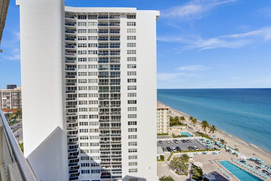 Building Photo - 3180 S Ocean Dr