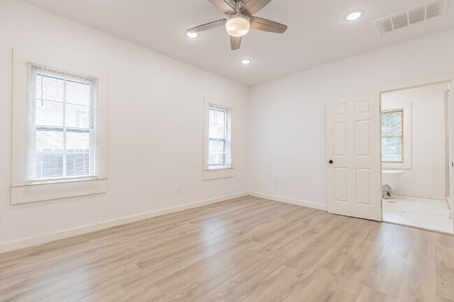 Building Photo - 1010 Burnet St