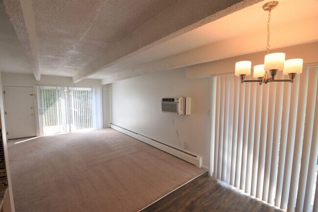 Building Photo - 2 Bedroom Condo Available at The Meadows