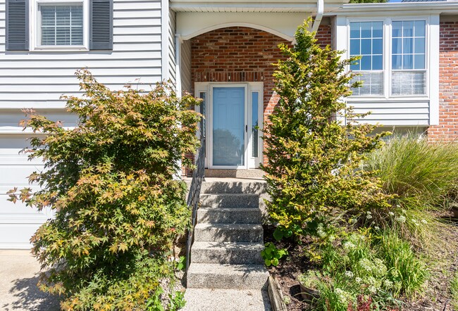 Building Photo - 743 Eaglebrooke Dr