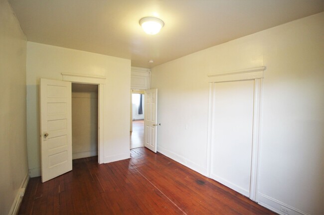 Building Photo - 2025/2026 JHU Off-Campus Awesome 6bd/3ba s...