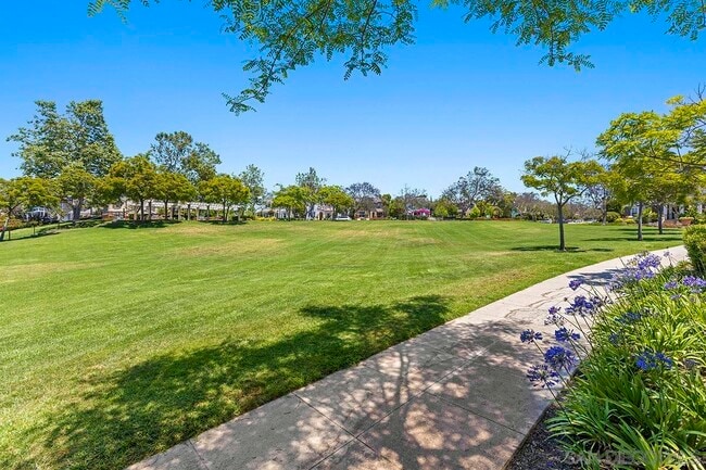 Building Photo - 6338 Huntington Dr