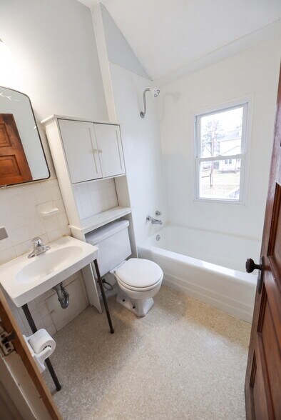 Building Photo - 410 W Mifflin St