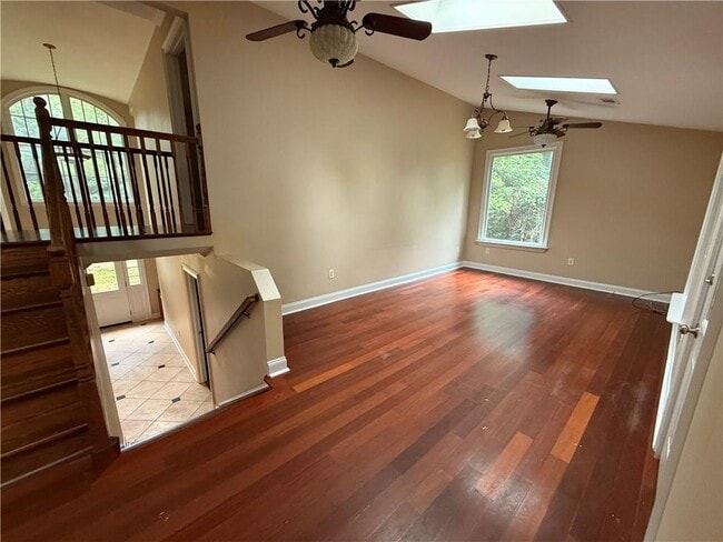 Building Photo - 1505 Hillcrest Dr