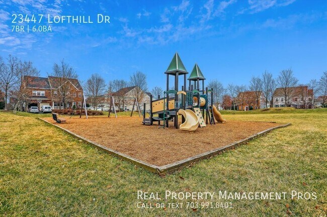 Building Photo - Beautifully Maintained 7 Bedroom 6 Bath Ho...