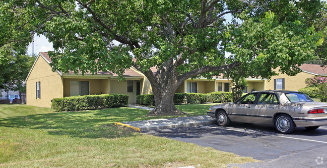 Building Photo - Hilltop Apartments