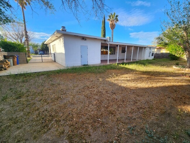 Building Photo - 414 Phillips Dr