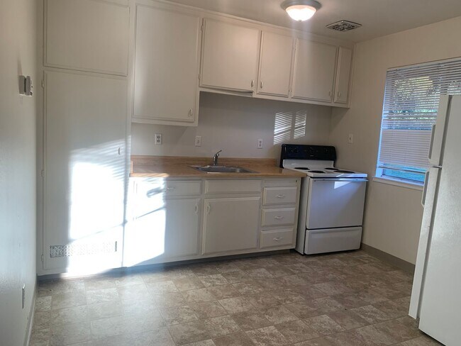 Building Photo - 2868003/60