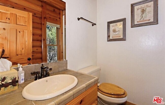 Building Photo - 1165 Green Mountain Dr