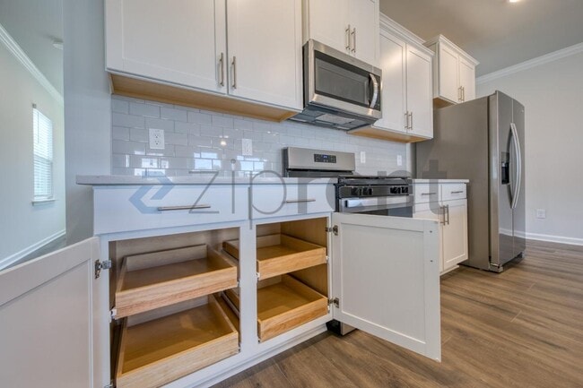 Building Photo - 1467 Hasse Ave