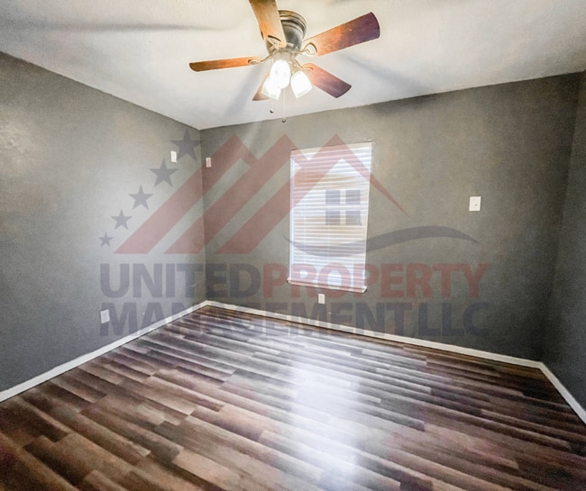 Building Photo - Spacious Home on ½ Acre Just South of Town...