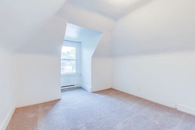 Building Photo - 406 Kingsboro St