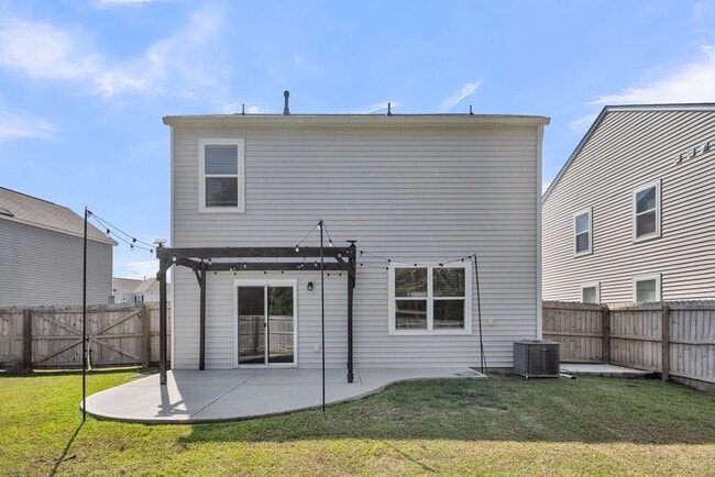 Building Photo - 4 Bedroom 3 Bath Home Located in Shell Poi...