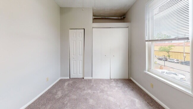 Building Photo - 2610 Woodburn Ave