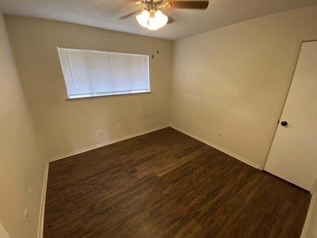 Building Photo - 2800 Springleaf Ct