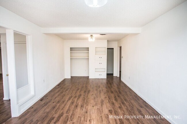 Building Photo - 502 2nd Pl