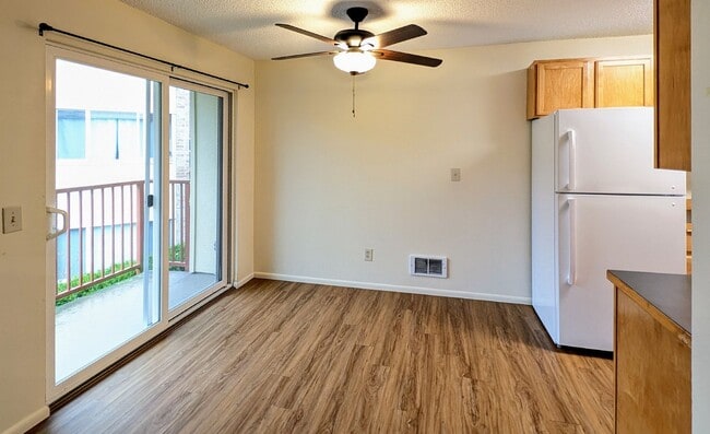 Building Photo - VIEW RIDGE 2 bedroom End Unit Condo in Sec...