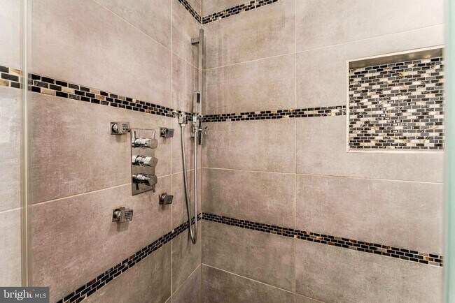 Building Photo - 10220 Baltusrol Ct