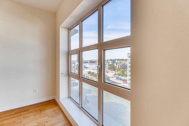 Building Photo - 250 President St