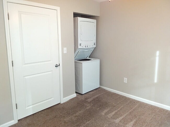 Building Photo - 1108 S Locust St