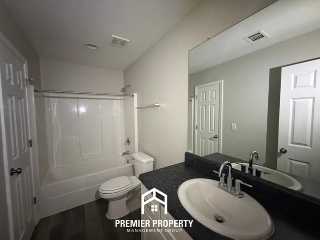 Building Photo - Beautiful 4BR/2BA Tuscaloosa Home | 1,497 Sq Ft, Covered Back Patio & 2-Car Garage