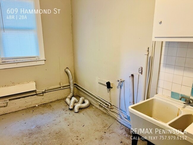 Building Photo - 609 Hammond St