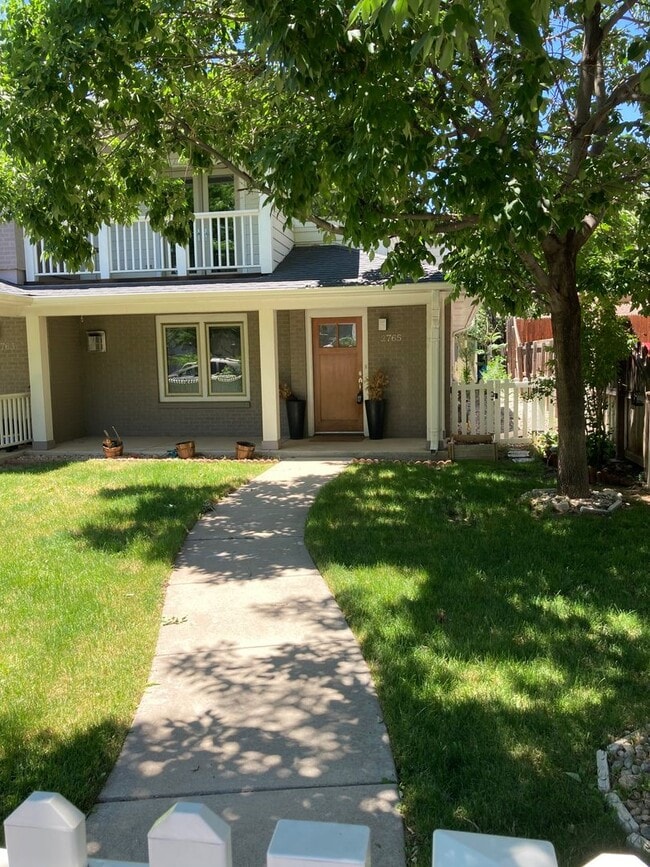 Building Photo - 3BR/3BA with FP, fenced front yard, lots of beautiful upgrades!