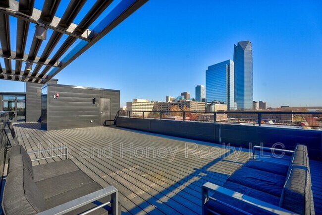 Building Photo - 631 W California Ave