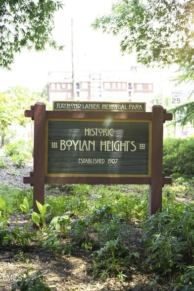 Building Photo - 211 Hammond Center Dr