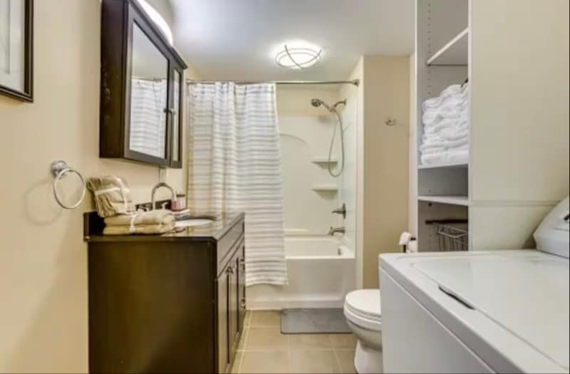 Building Photo - 1108 Valley View Ave