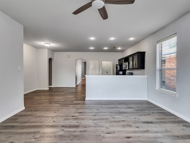 Building Photo - 1906 Cameo Ct