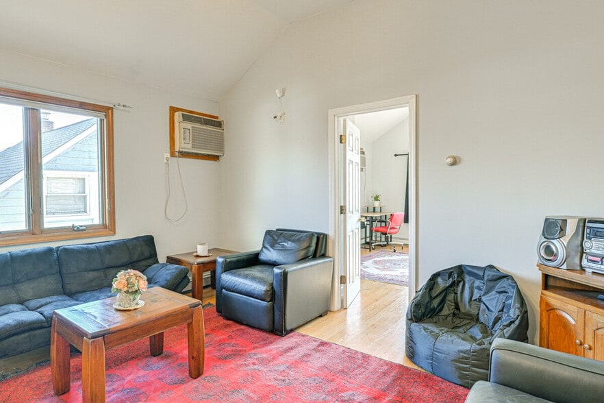 Building Photo - 35 Butternut Ln