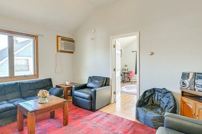 Building Photo - 35 Butternut Ln