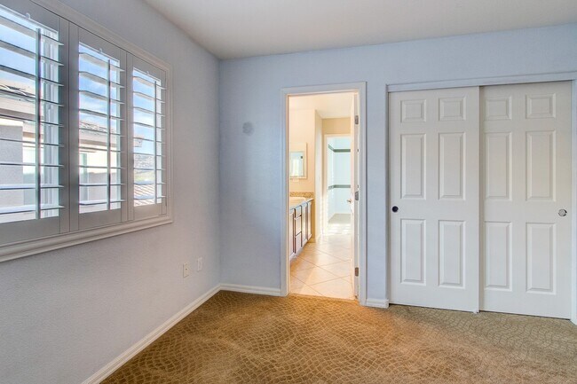 Building Photo - Summerlin Home with downstairs Bed/Bath & Large Patio with Courtyard!