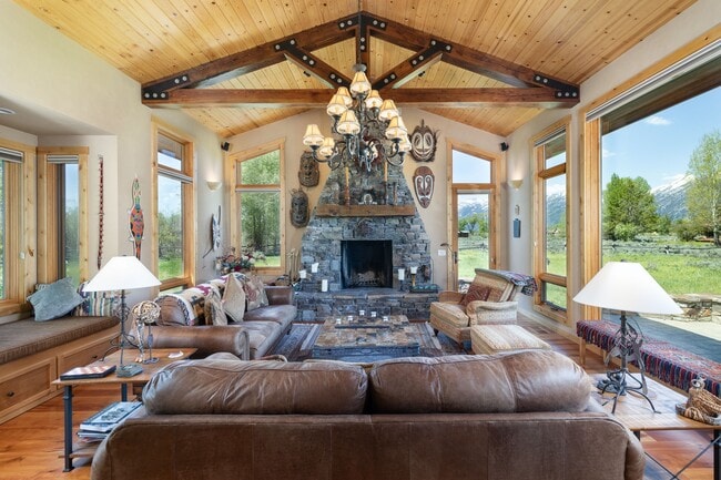 Building Photo - 8225 N Spring Gulch Rd