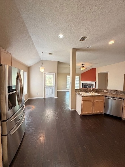 Building Photo - 906 Taylor Ridge Dr