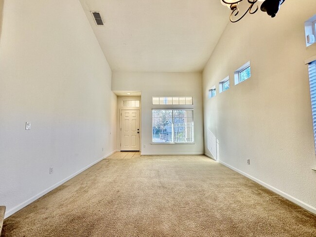 Building Photo - 689 Regency Park Cir