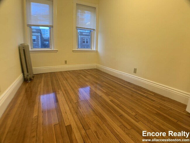 Building Photo - 120 Peterborough St