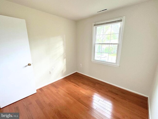 Building Photo - 208 Commons Dr NW