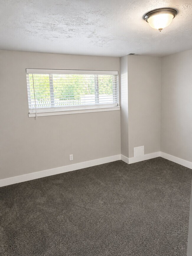 Building Photo - 11592 S 1700 E