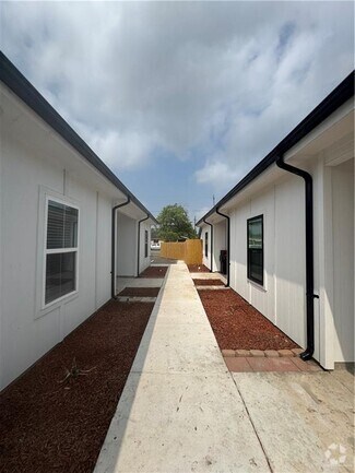 Building Photo - 318 S 29th Ave
