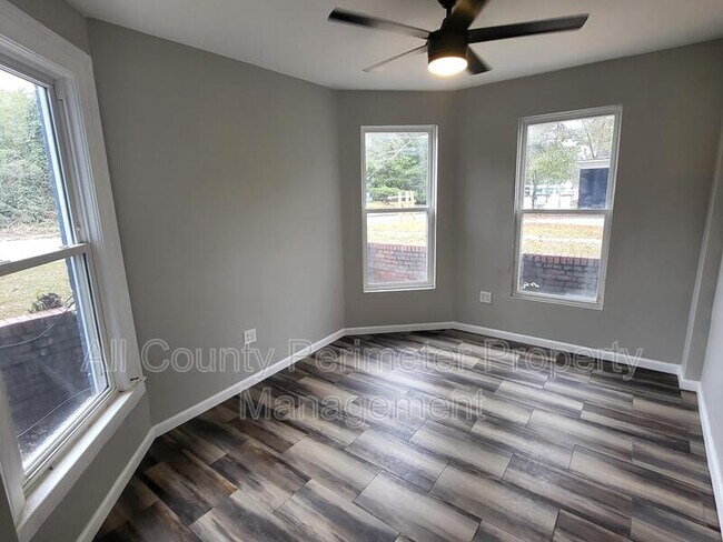 Building Photo - 1249 Duncan Ave