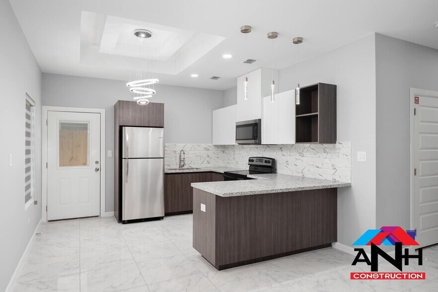 Building Photo - 1025 N Blair Ave